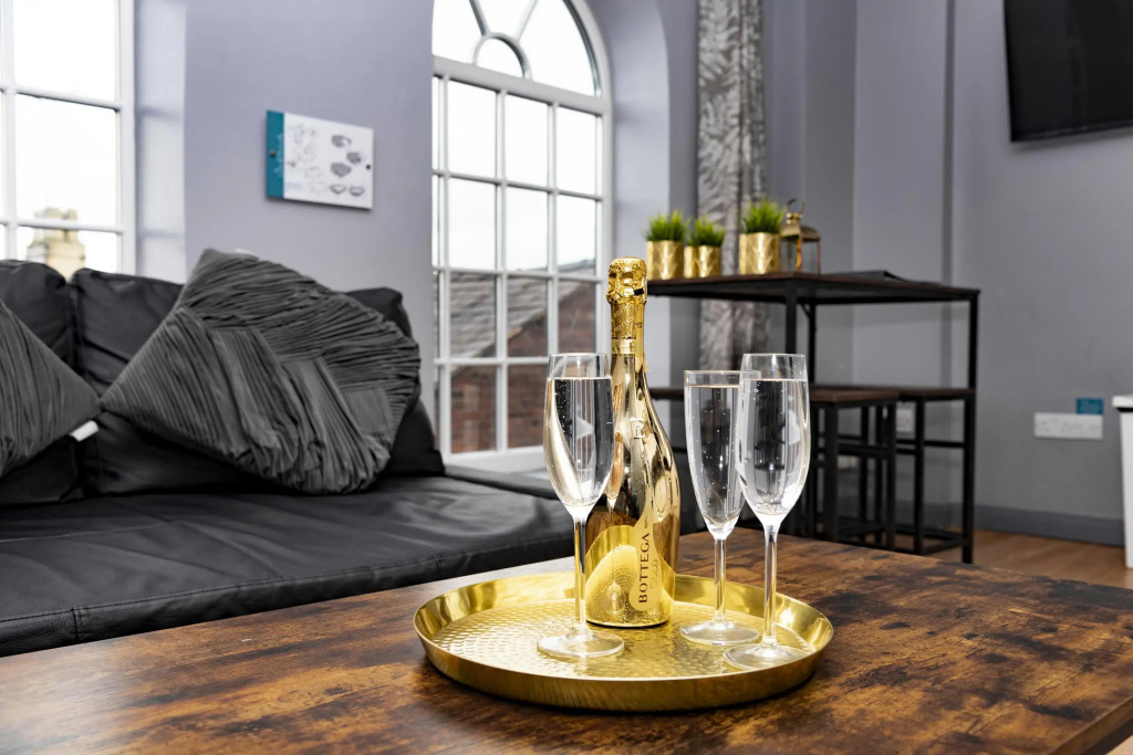 The Maelor - Berwyn House - Central Wrexham - Sleeps Up To 6