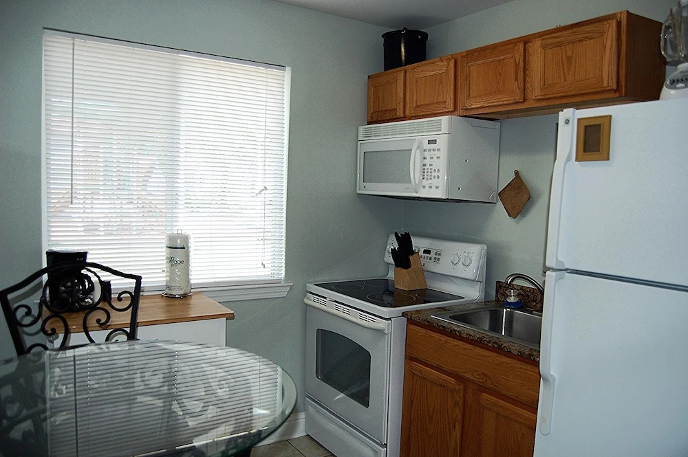 Oak Shores 30 Studio Bedroom 1 Bathroom Condo