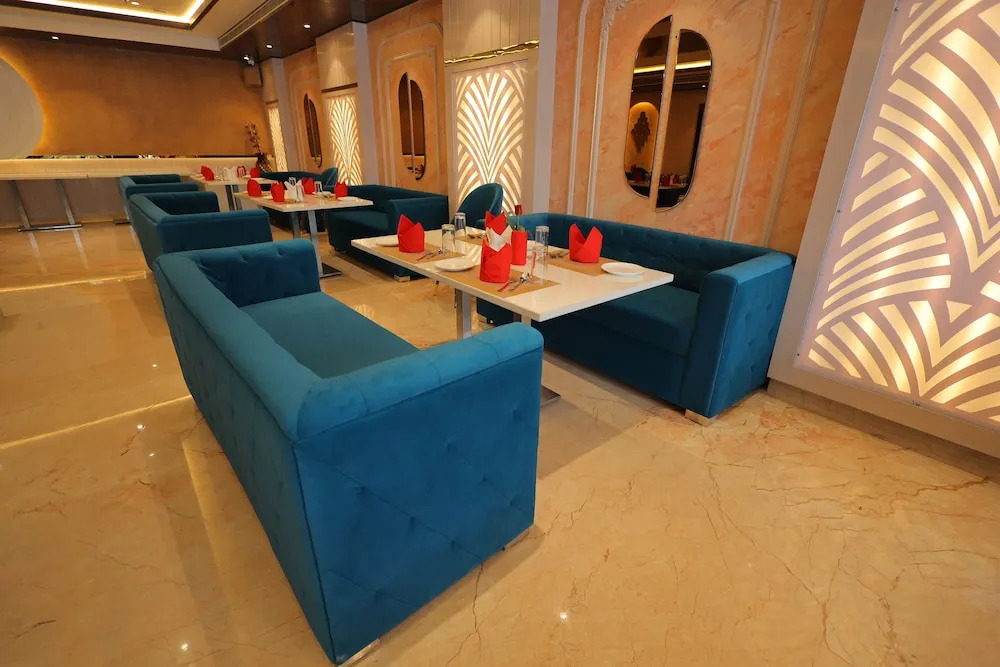 Hotel Taj Crown plaza