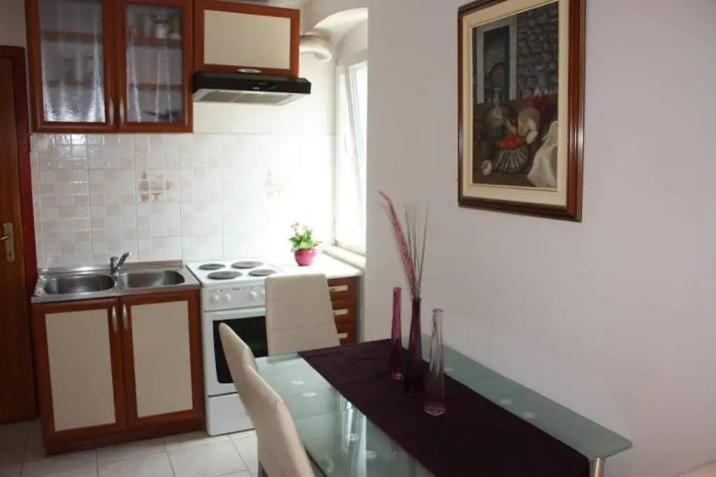 Apartment Violet