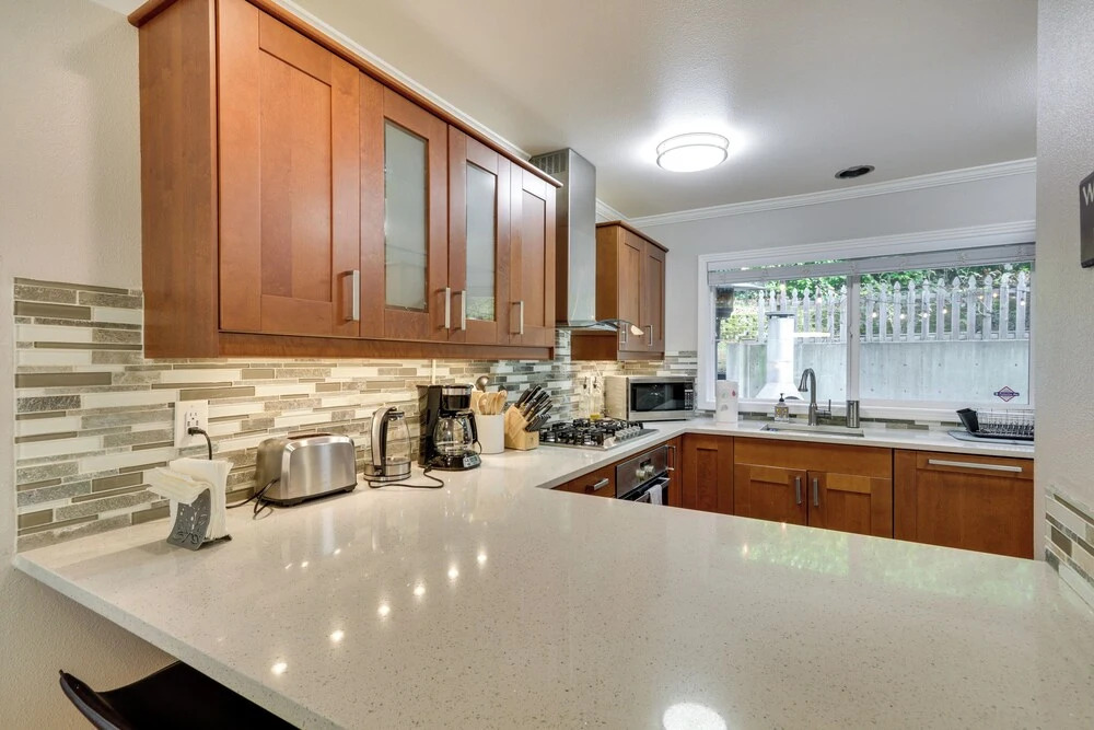 Lake Oswego Home w/ Deck 9 Mi to Downtown Portland