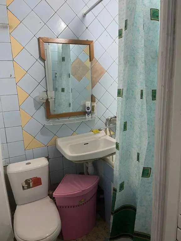 One Bedroom Apartment Near Buyuk Ipak Yuli Metro Station, Located in Downtown
