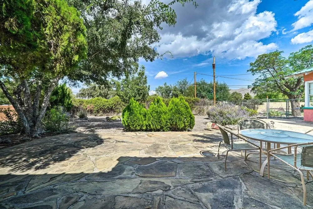 Eclectic Home: Walk to Town & Bath District!