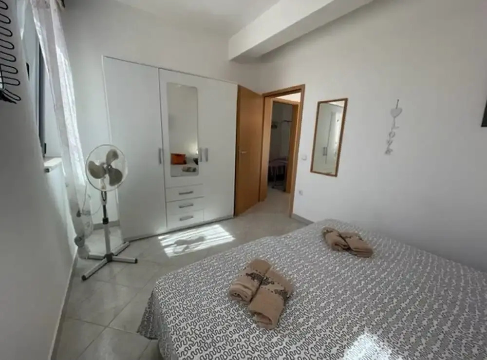 Appealing Apartment With Garden
