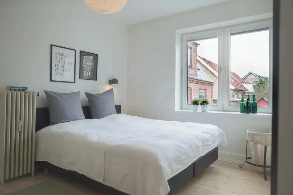 Apartment Sleeps 2 With Garden