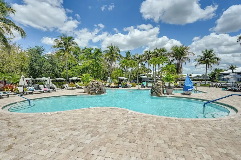Newly Updated Golf Villa w/ Free Golf May-oct