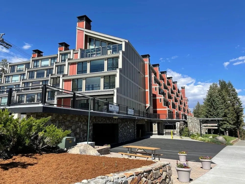 615 4 Bedroom Condo