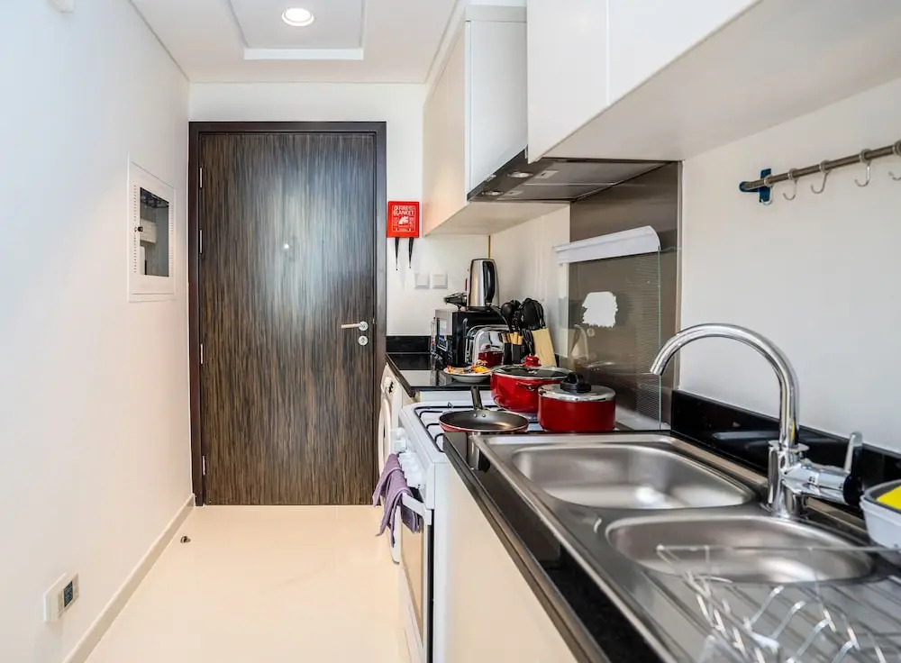 Tanin - Wake Up To Dubai Skyline From This Stylish Studio