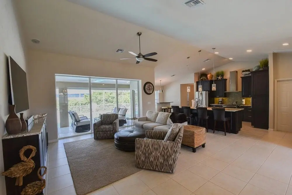 Beachcomber Home #65142 4 Bedrooms 2 Bathrooms Home