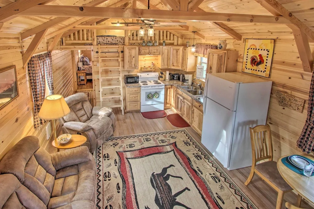 Cozy Augusta Cabin w/ Grill - Walk to Main St