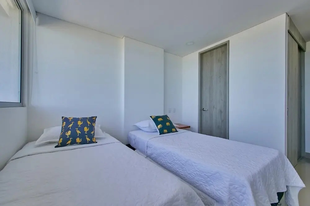 Artsy Oceanview Condo W Incredible Rooftop Pool