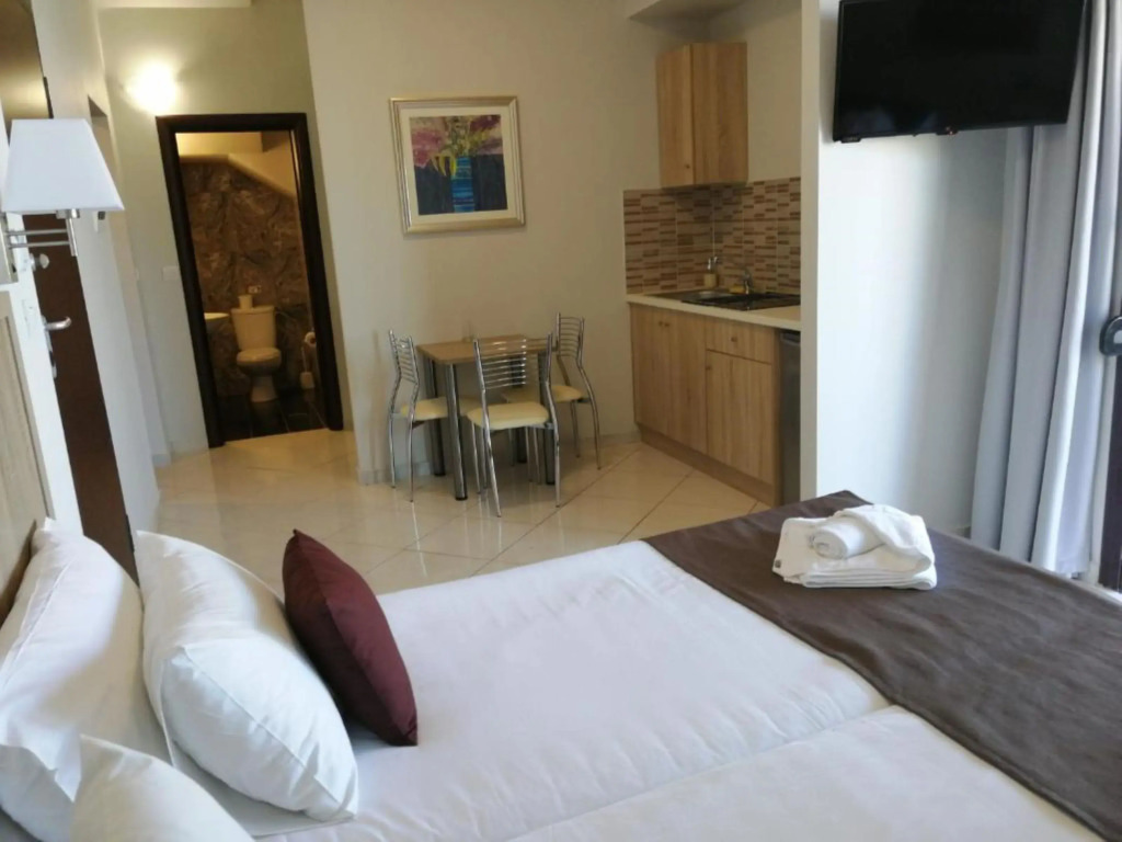 Carisa Suites and Apartments