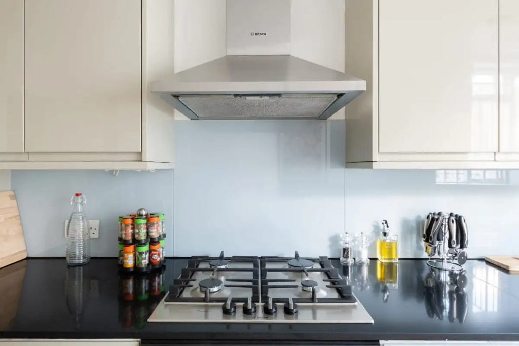 The Chelsea Arms - Bright 3BDR with Garden & Private Parking