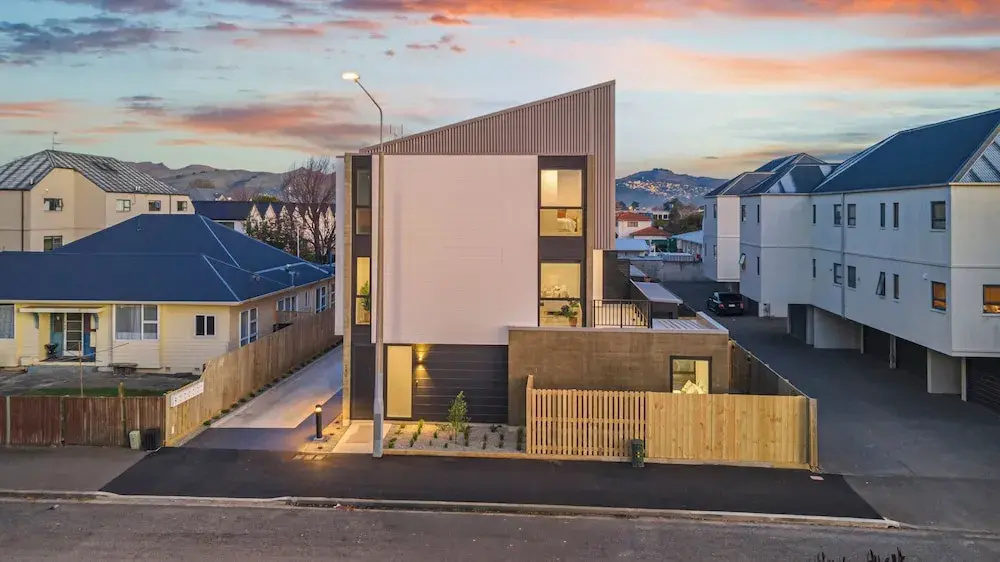 Newly Built 3 Bedroom Townhouse - Your Base to Explore the CBD