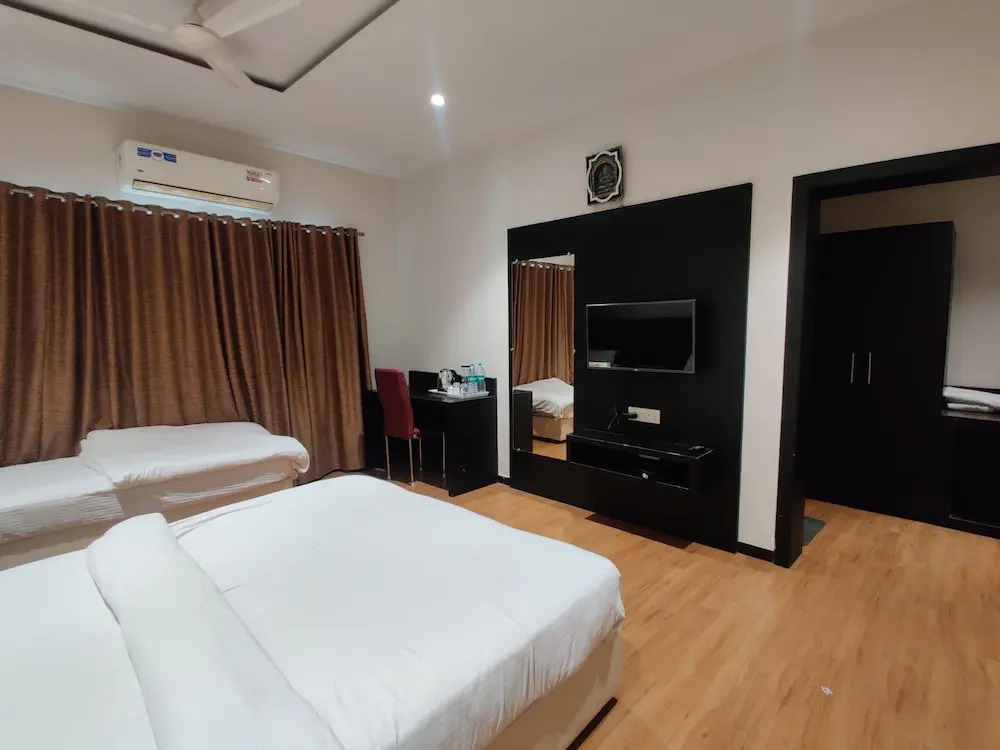 Priyanjali Hotel and Garden