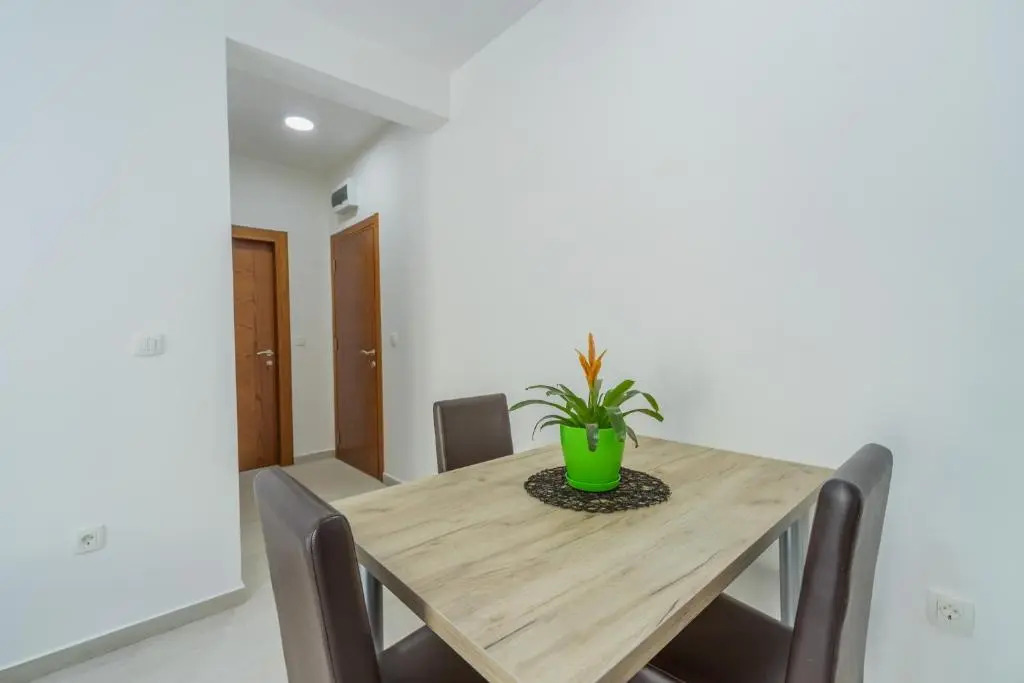 GREJM Lux Family Apartments