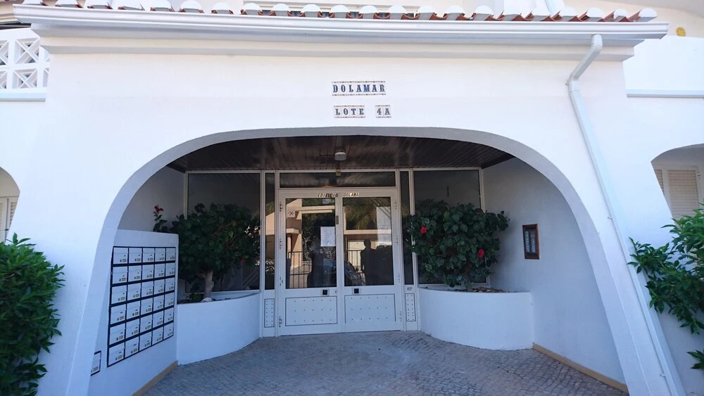 1-bed Apartment in Oura, Near the Aveiros Beach