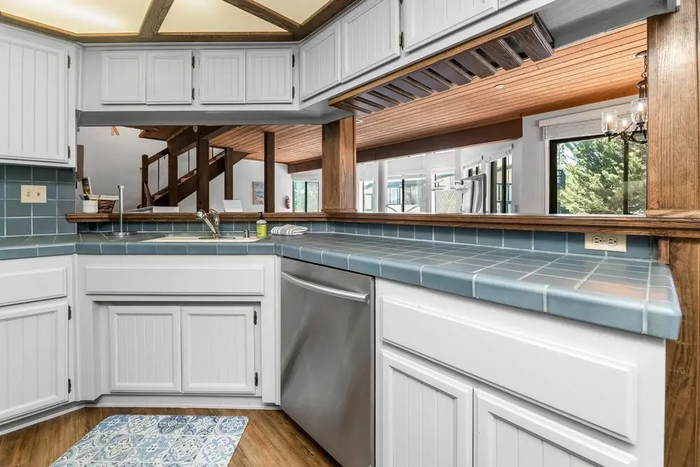 Tennis Courts and Swimming Pool - Delightful Mountain Sanctuary