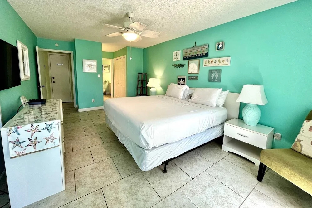 Sea Oats H102 2 Bedroom Condo by RedAwning