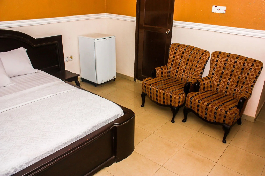 Oakland Suites