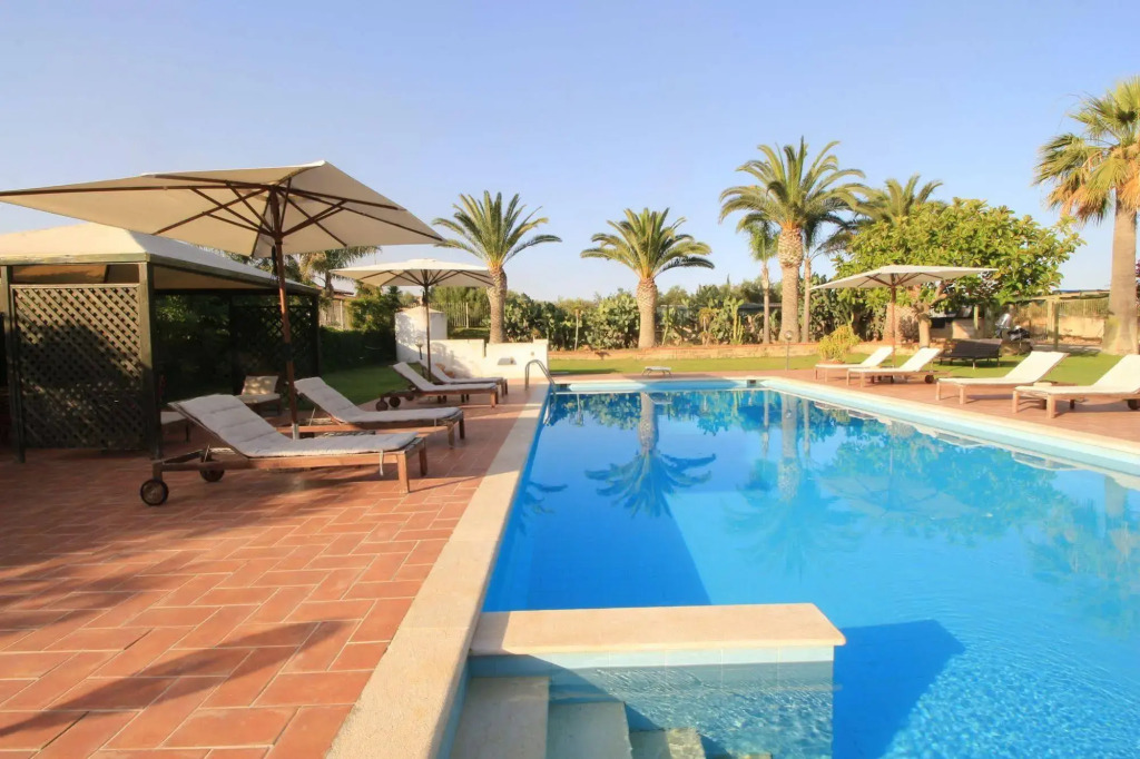 Villa Carlotta Resort