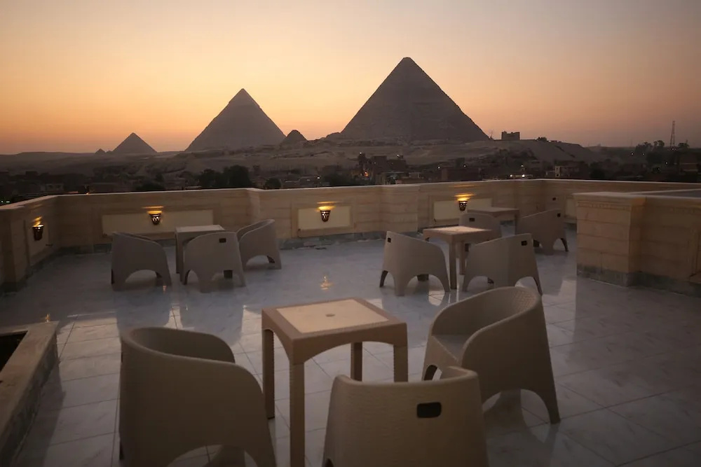 Pyramids house view hotel inn
