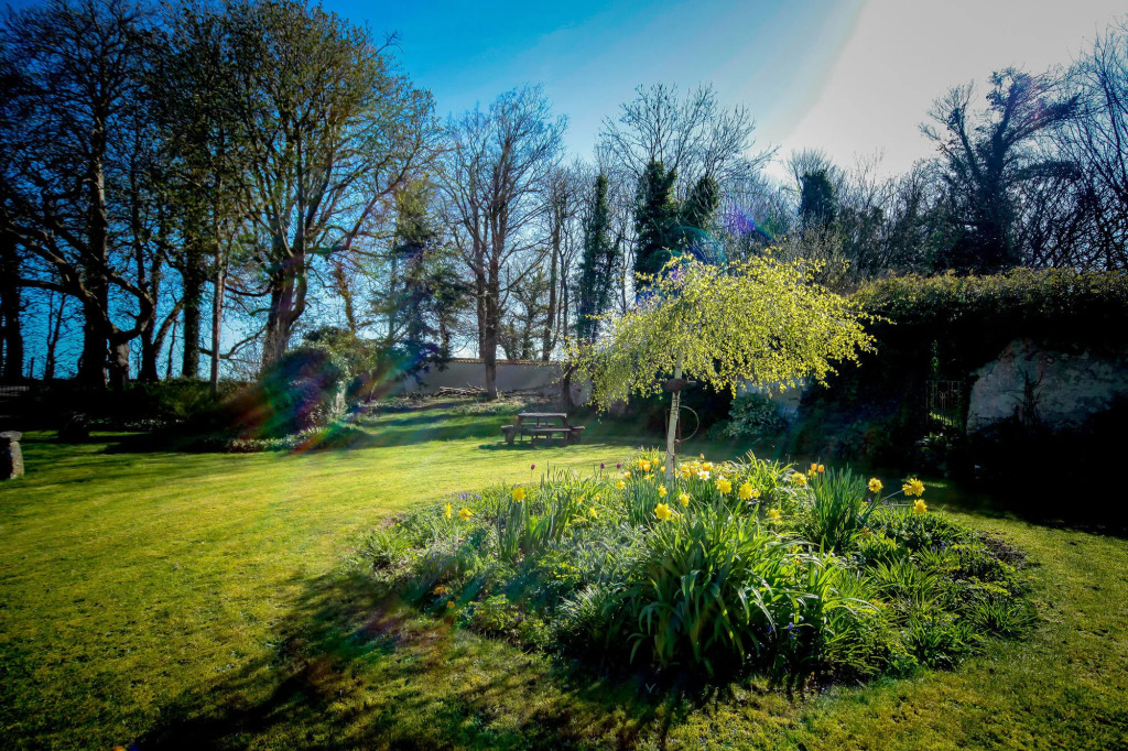 Rollestone Manor B&B and Restaurant