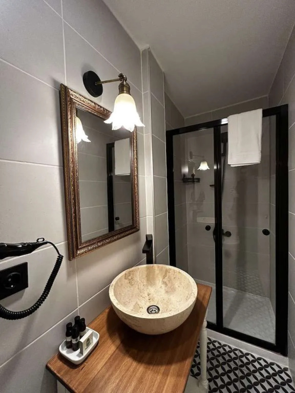 1870 Tas Konak Otel Sanat Sokagi