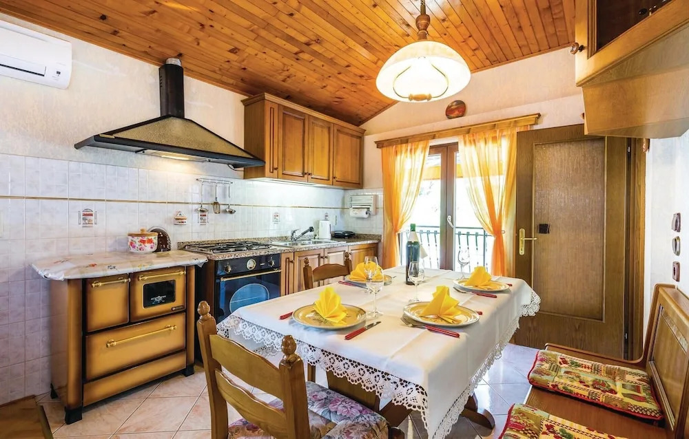 Nice Home in Lovran With Wifi and 1 Bedrooms