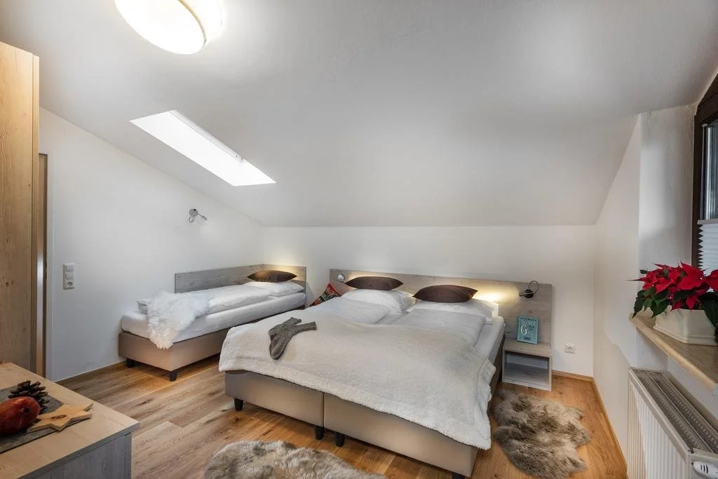 Ladinger, Landhaus