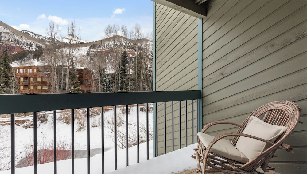Riverside Condos D01 by Avantstay Condo Close To Downtown, Town Park & Ski Lift #8