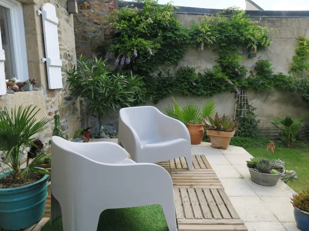 Maison de charme avec WIFI, jardin clos, véranda, à 350m du port à Perros-Guirec - FR-1-368-254