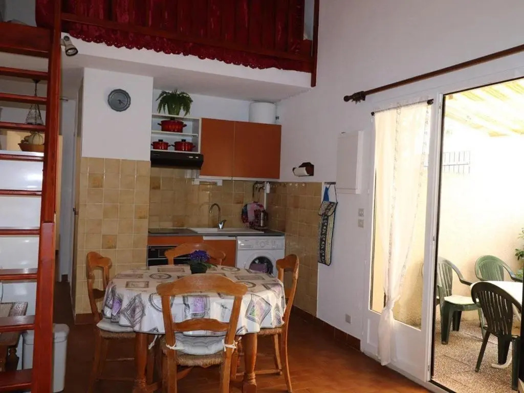 Maison P2 mezzanine, terrasse, proche plage et commerces, parking sécurisé au Grau-du-Roi - FR-1-307-142