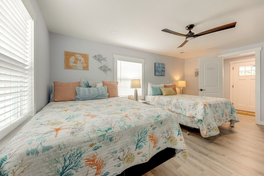 Community Pool & Beach Access: Surfside Beach Home