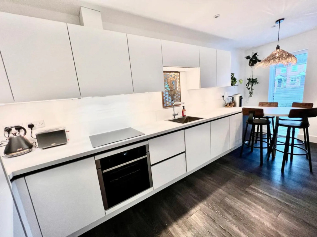 Warm, cosy apartment sleeps 4