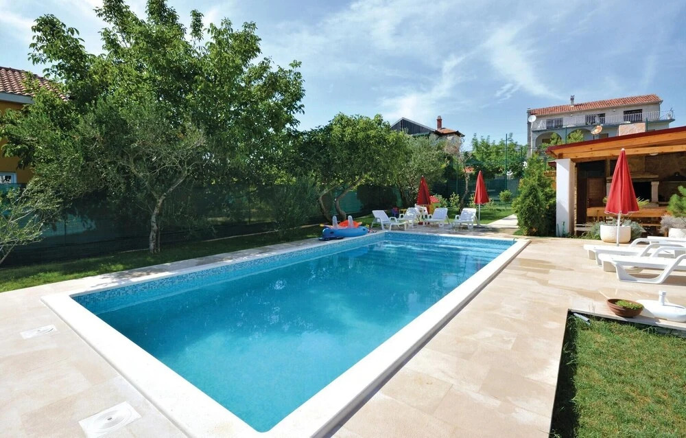 Beautiful Home in Kastel Stafilic With Wifi and 8 Bedrooms