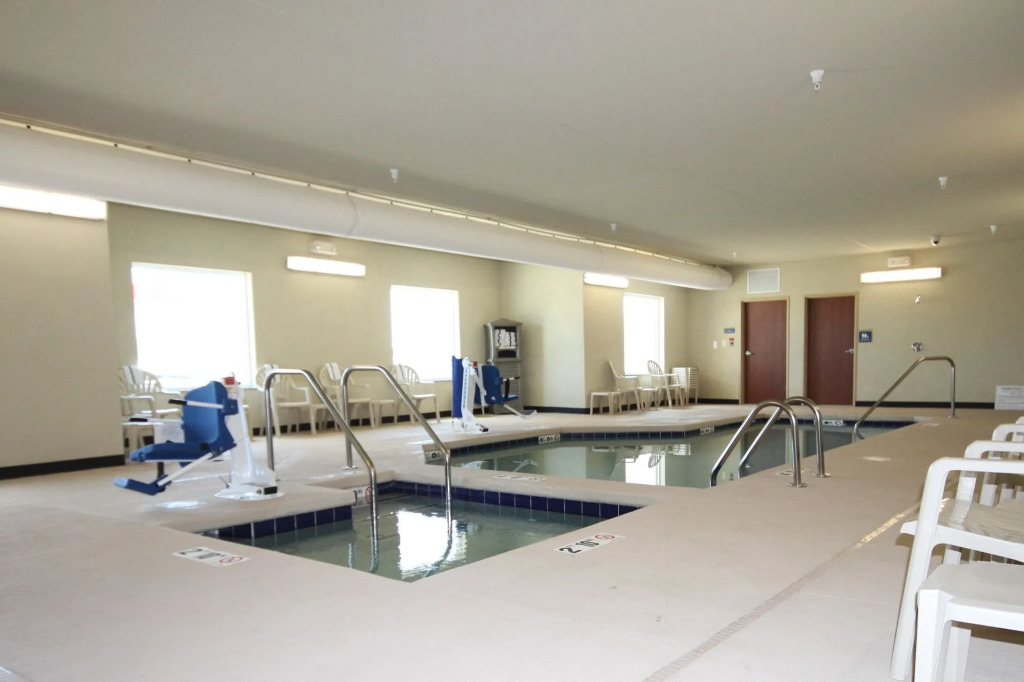 Cobblestone Hotel & Suites - Devils Lake