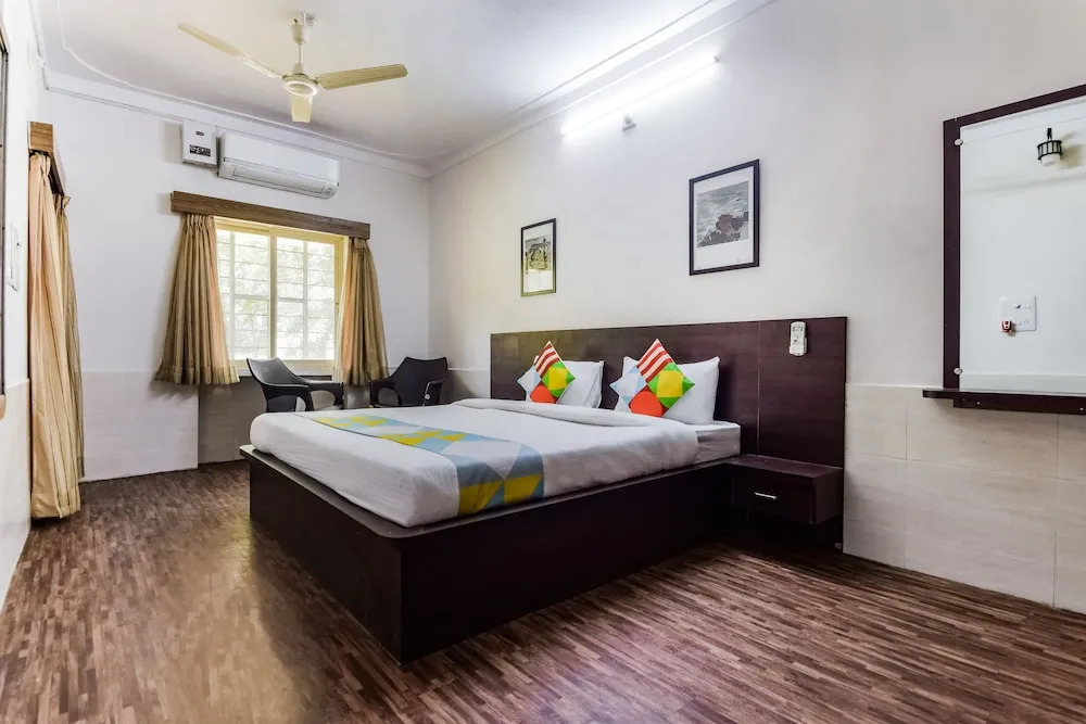 OYO Home 11874 Cozy 3BHK Goverdhan Villas