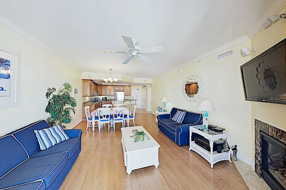 Beachfront W/ Pool & Ocean-view Balcony 3 Bedroom Condo