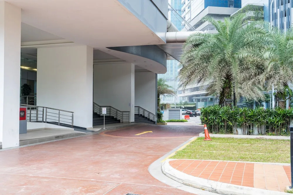 OYO Home 89446 Amazing 2 Bedroom Crest