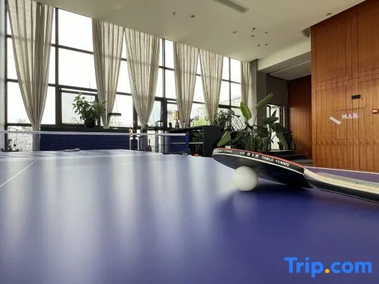 Yijia Hot Spring Resort Hotel (Jiezi Ancient Town Shop)