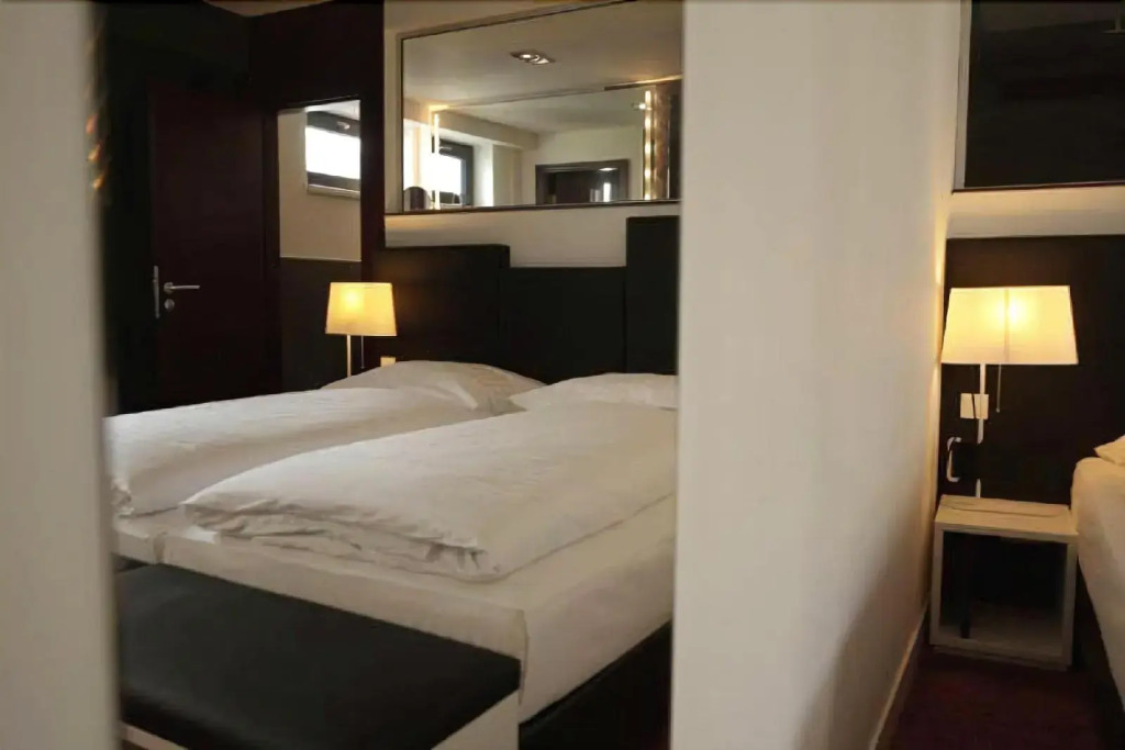 Hotel Bliss