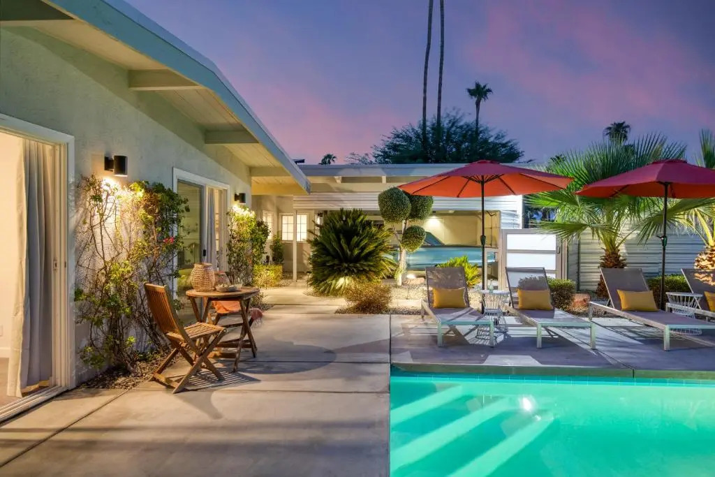 Lloyd by AvantStay Palm Spring Paradise w Pool Large Yard Table Tennis Permit3779