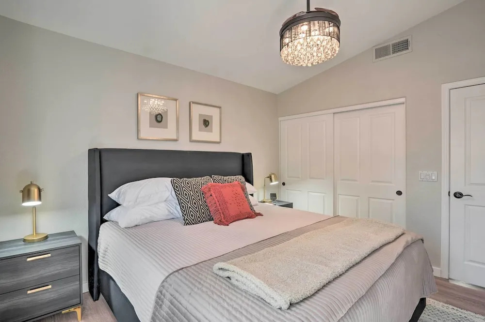 Pool, Putting Green & Furnished Patio: Phoenix Gem