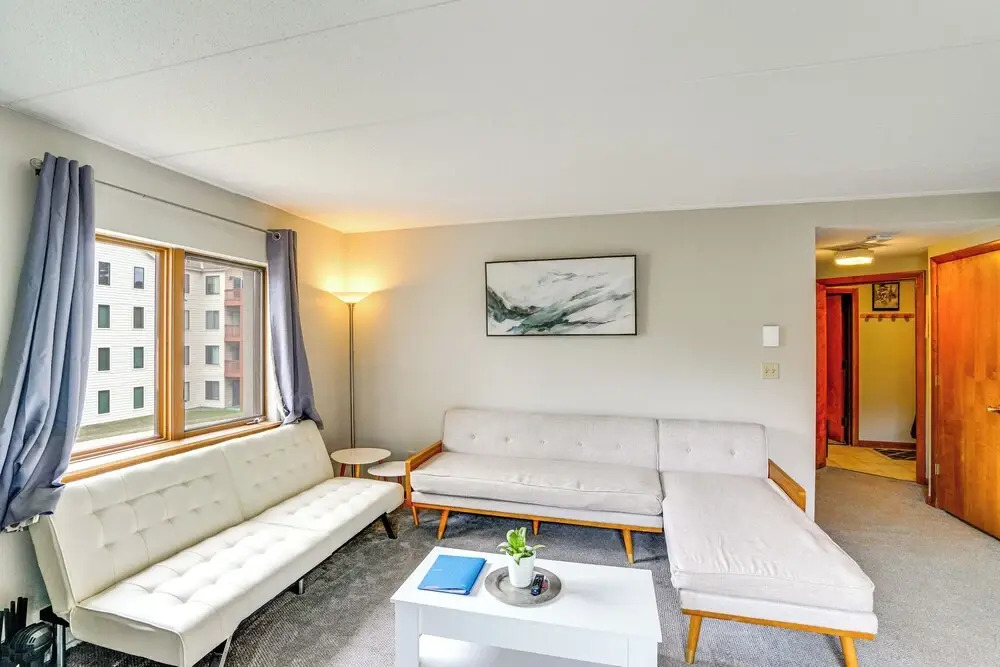 Snow Mountain Condo: Hot Tub + Shuttle to Resort