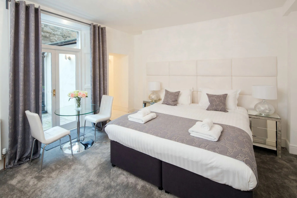 Hanover 71 Suites