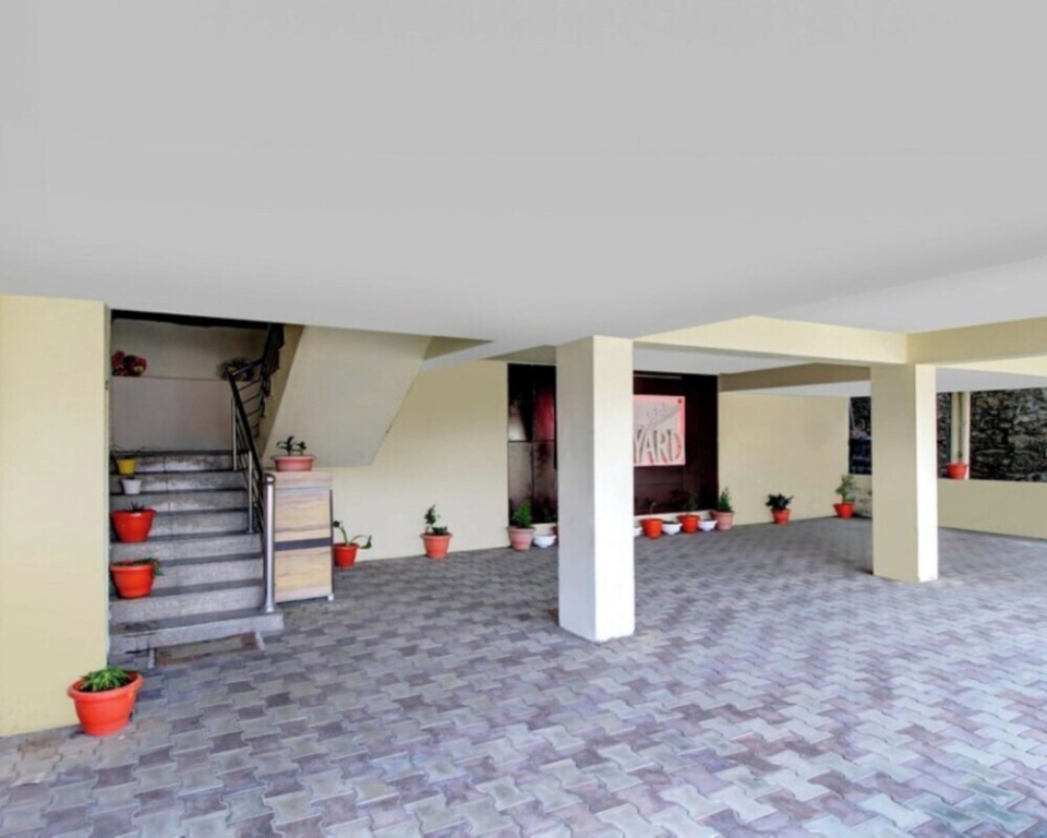 Uphill Courtyard on Hilltop 4 km Mall Road