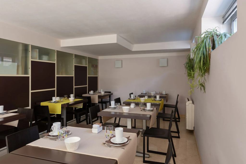 Vialeromadodici Rooms & Apartments