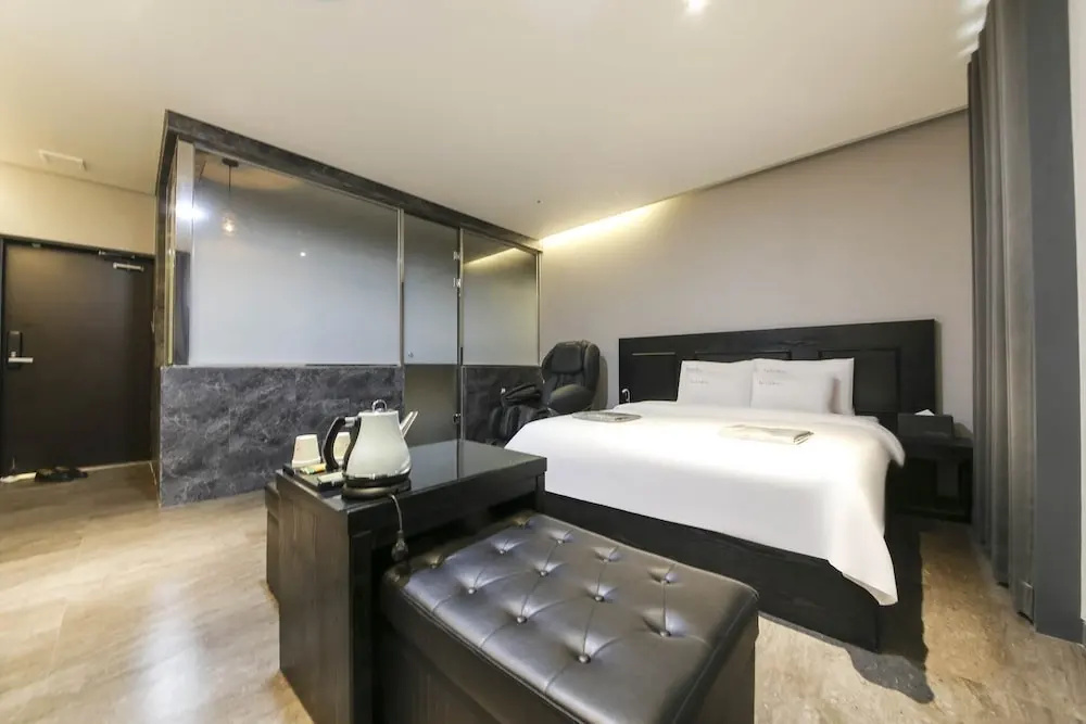 The City Hotel