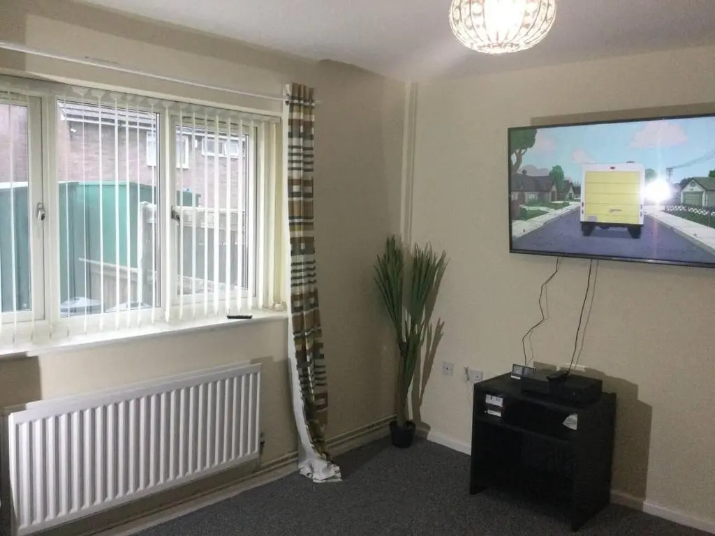Nice Residential Within Easy Reach To Town